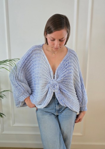 Sweter typu motyl niebieski pastelowy
