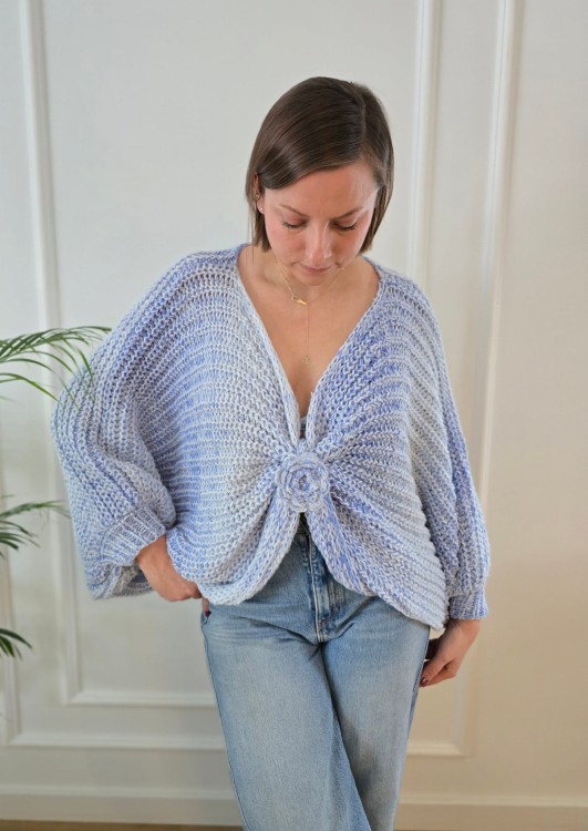 Sweter typu motyl niebieski pastelowy