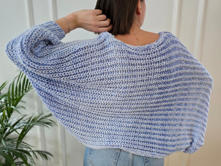 Sweter typu motyl niebieski pastelowy