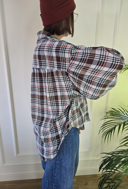 Koszula oversize w kratę z szerokim rękawem