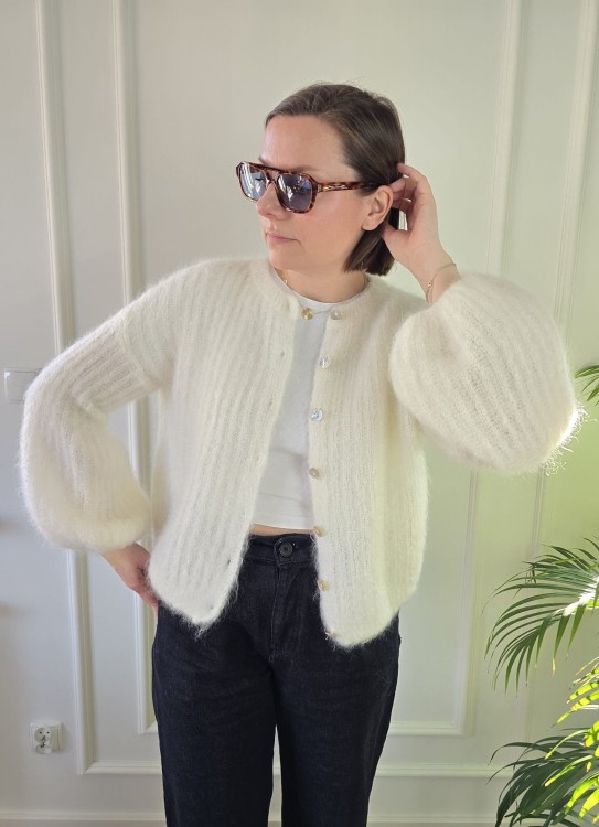 Sweter 81% kid moher biały zapinany