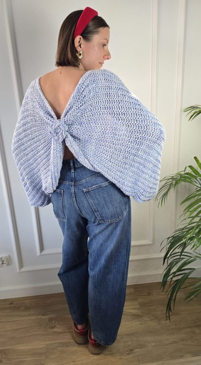 Sweter typu motyl niebieski pastelowy