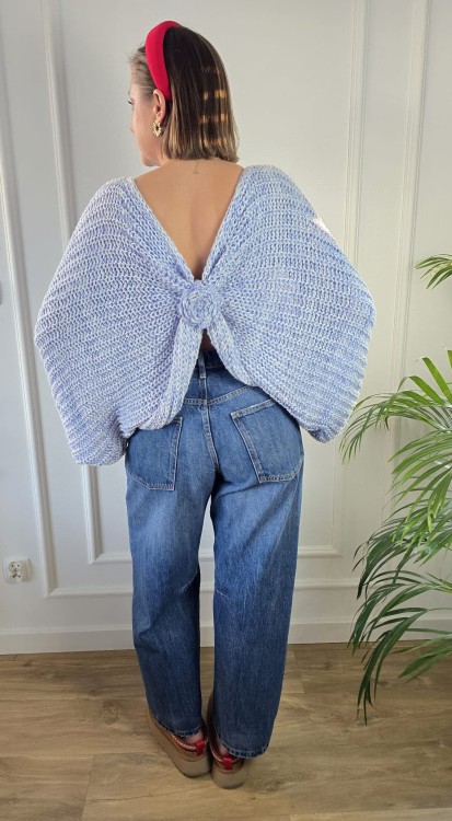 Sweter typu motyl niebieski pastelowy