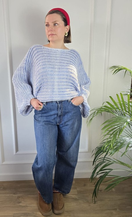 Sweter typu motyl niebieski pastelowy
