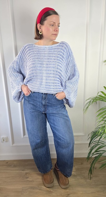 Sweter typu motyl niebieski pastelowy