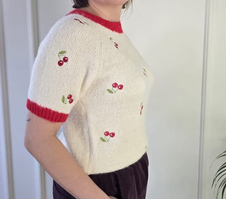 Sweter z krótkim rękawem czereśnia
